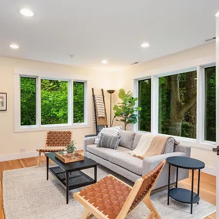 4Br With Firepit, Outdoor Dining And Yard Surrounded By Trees Villa